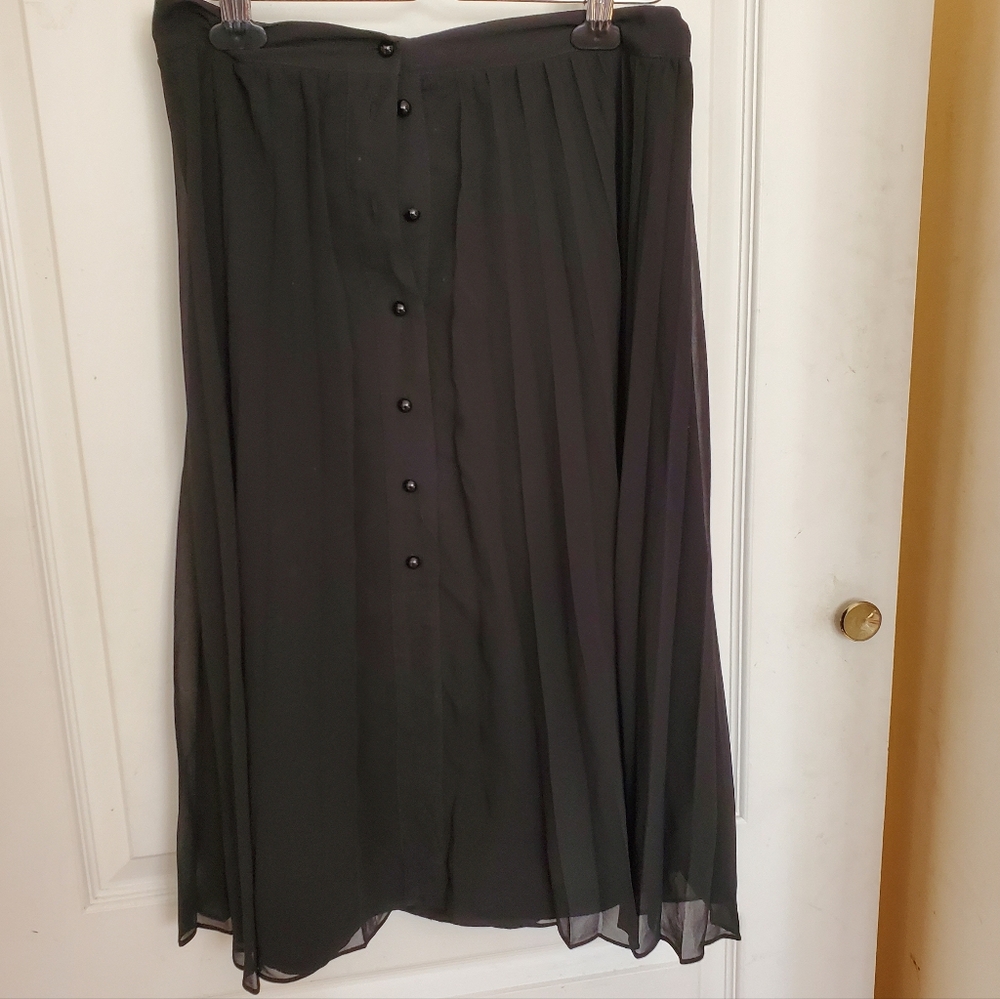 Les Compelli pleated button-front chiffon skirt sz 36 (approx 8)